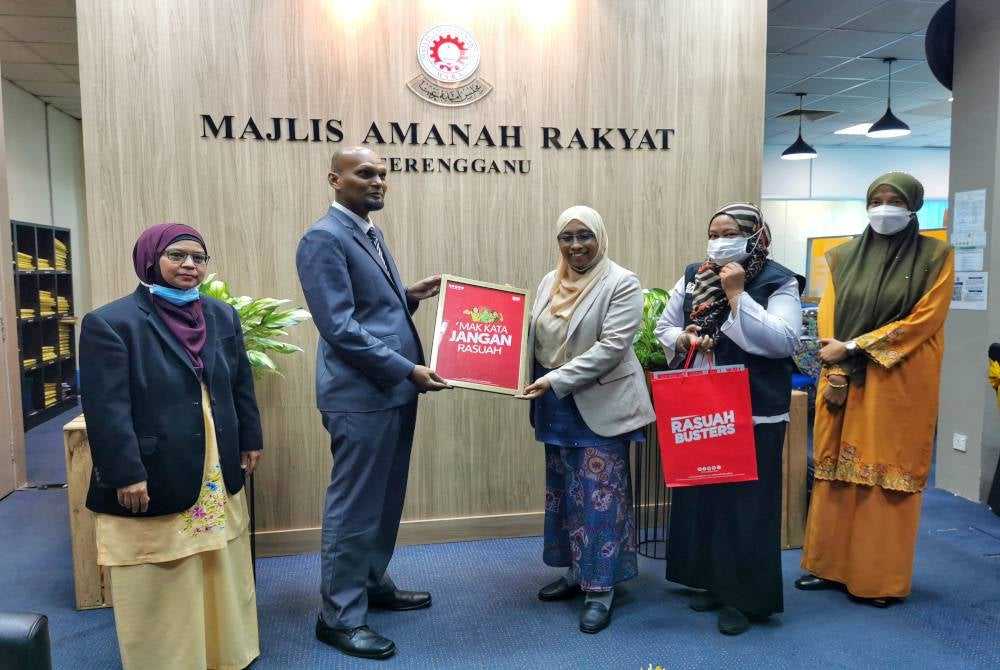 Tayang video anti rasuah ketika perhimpunan sekolah