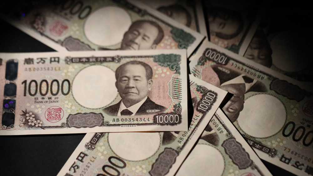 Yen slips to 39-year low as dollar rally gathers steam