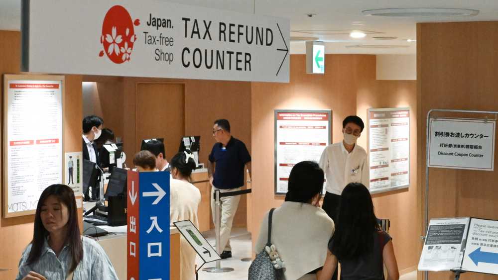 Japan's retailers brace for revamp of tax-free tourist shopping
