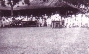 Shamsiah berucap pada 1947. Imej dari Memoir Shamsiah Fakeh: Dari AWAS ke Rejimen ke-10.