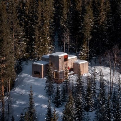 Gartnerfuglen Arkitekter draws on traditional log cabins for remote