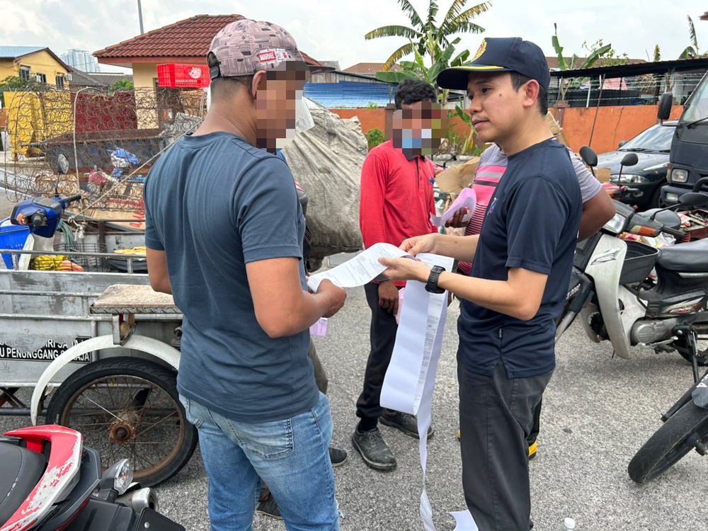 Image from: Motosikal roda tiga dah macam ‘stor bergerak’