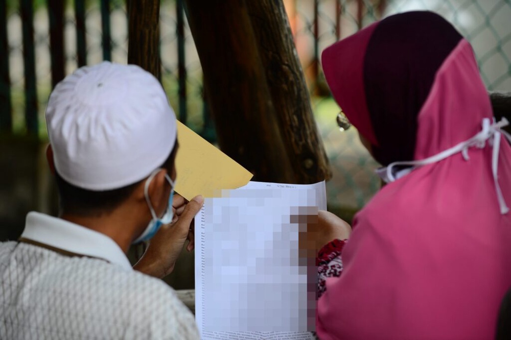 Image from: Warga emas sasaran empuk scam