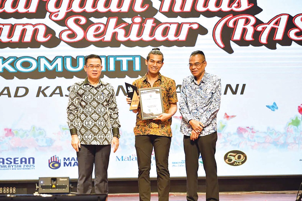 Image from: Samurai sampah Kelantan, diejek ‘gila’ sebelum diiktiraf