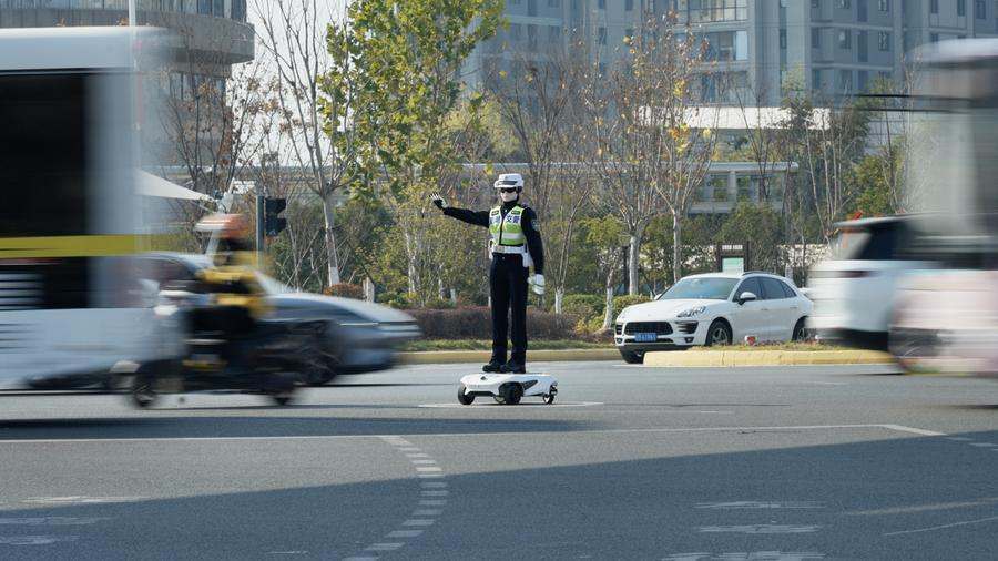 Image from: ‘RoboCop’ polis trafik wajah baharu kawal lalu lintas