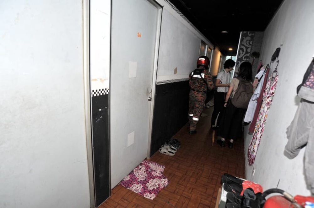 Image from: Risiko rentung dalam rumah ‘sarang burung’ sempit