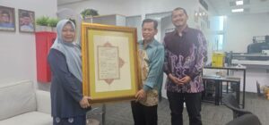 Image from: Cinta, dedikasi khat Dr. Razi
