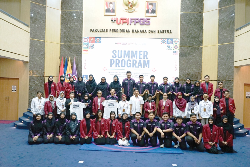 Image from: Siswa UPM-UPI kongsi ilmu dalami sastera, warisan budaya Nusantara