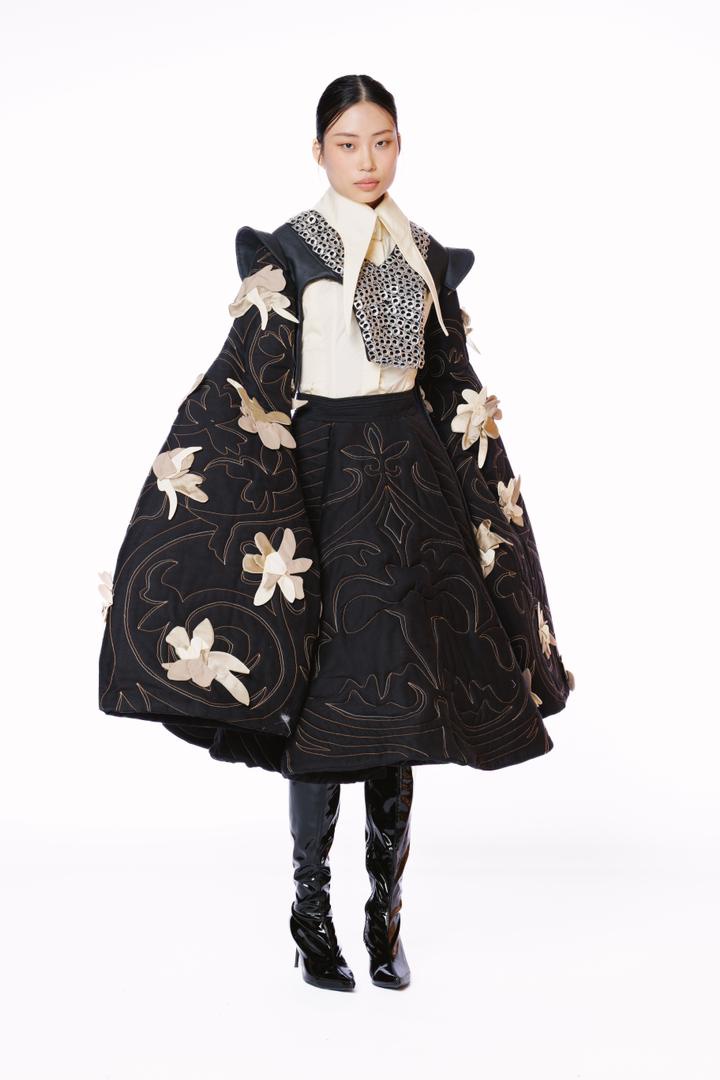 Image from: Karakter catur dalam helaian fesyen futuristik
