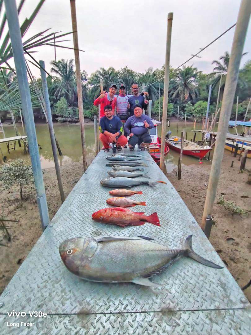 Image from: Air mati bawa tuah jigging di perairan Kelanang