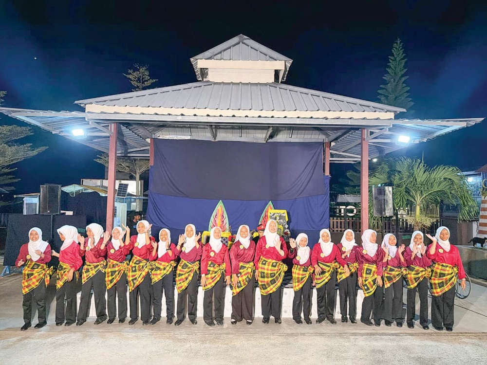 Image from: Anak muda Lenggong pentaskan teater Shamsinar bertema kenegaraan