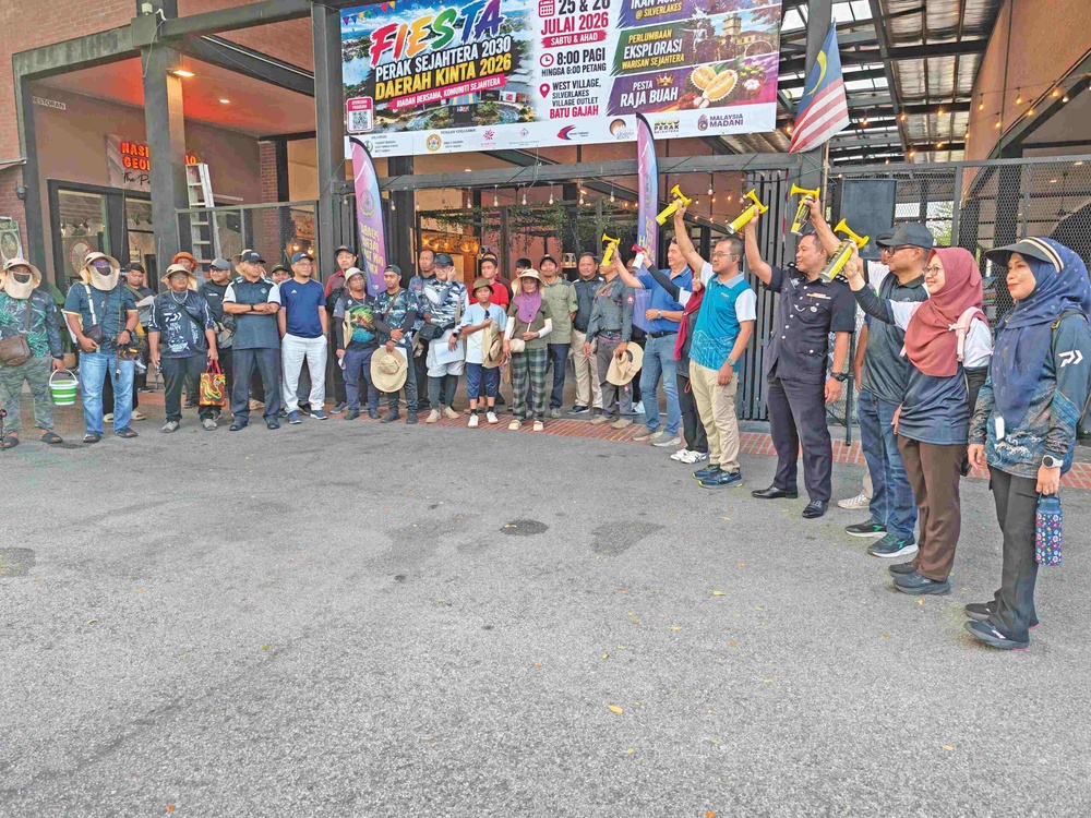 Image from: Memburu ikan asing di Silverlake Village