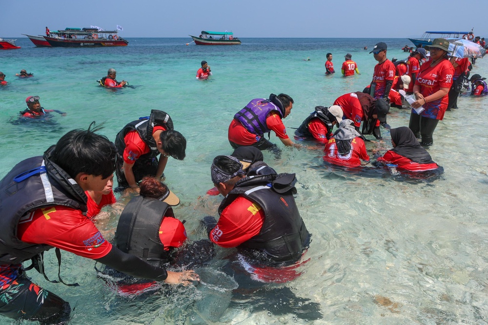 Image from: 10 tahun MSU pulihara terumbu karang di Pulau Geluk