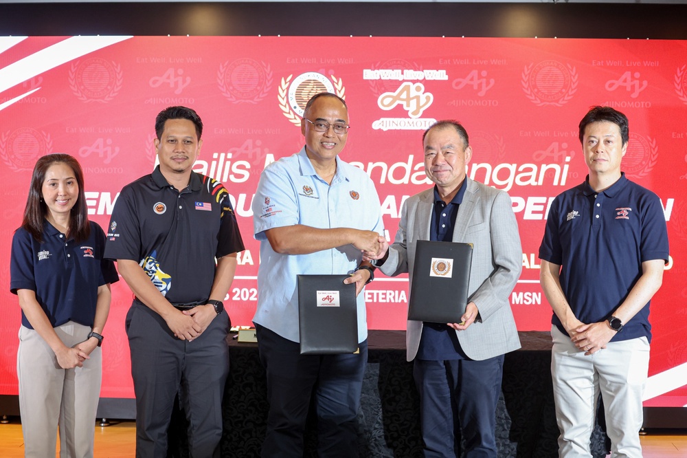 Image from: MSN sedia iring Azizul ke LA