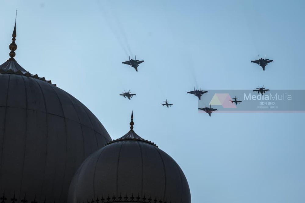 Image from: Sukhoi, Hornet gegar bumi Putrajaya, tampil formasi menakjubkan