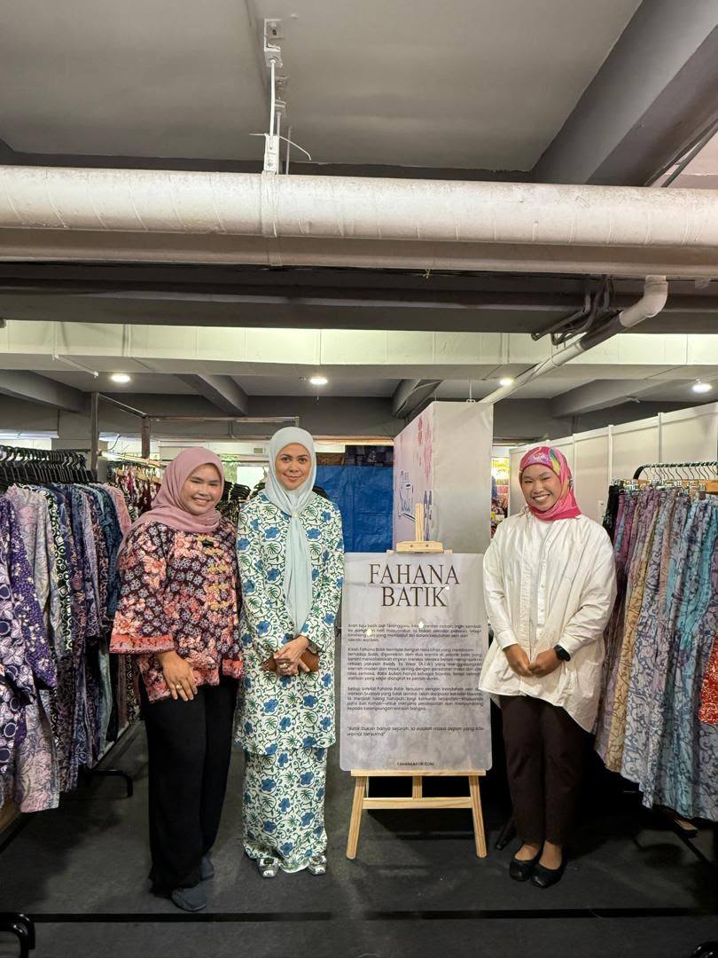 Image from: Graduan lupakan kerjaya profesional demi memartabatkan seni batik