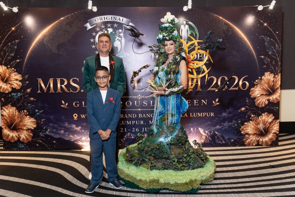 Image from: Berbusana kreatif beg kanvas kitar semula, datin jelita dinobat Mrs. Queen of Earth 2026