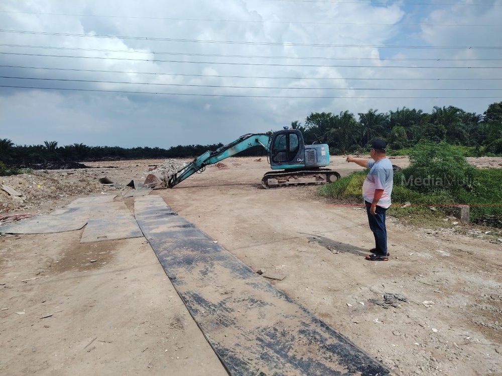 Image from: Sisa binaan Singapura buang di Malaysia