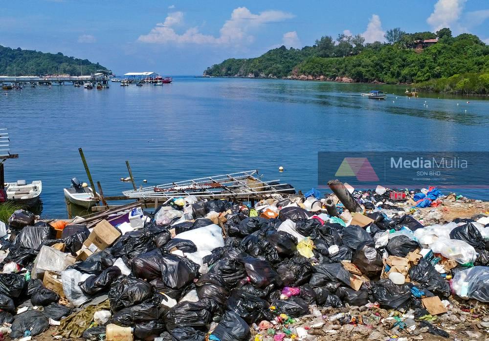 Image from: ‘NERAKA’ SAMPAH DI PULAU PERANGINAN