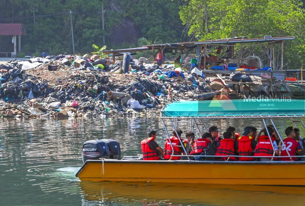 Image from: ‘NERAKA’ SAMPAH DI PULAU PERANGINAN