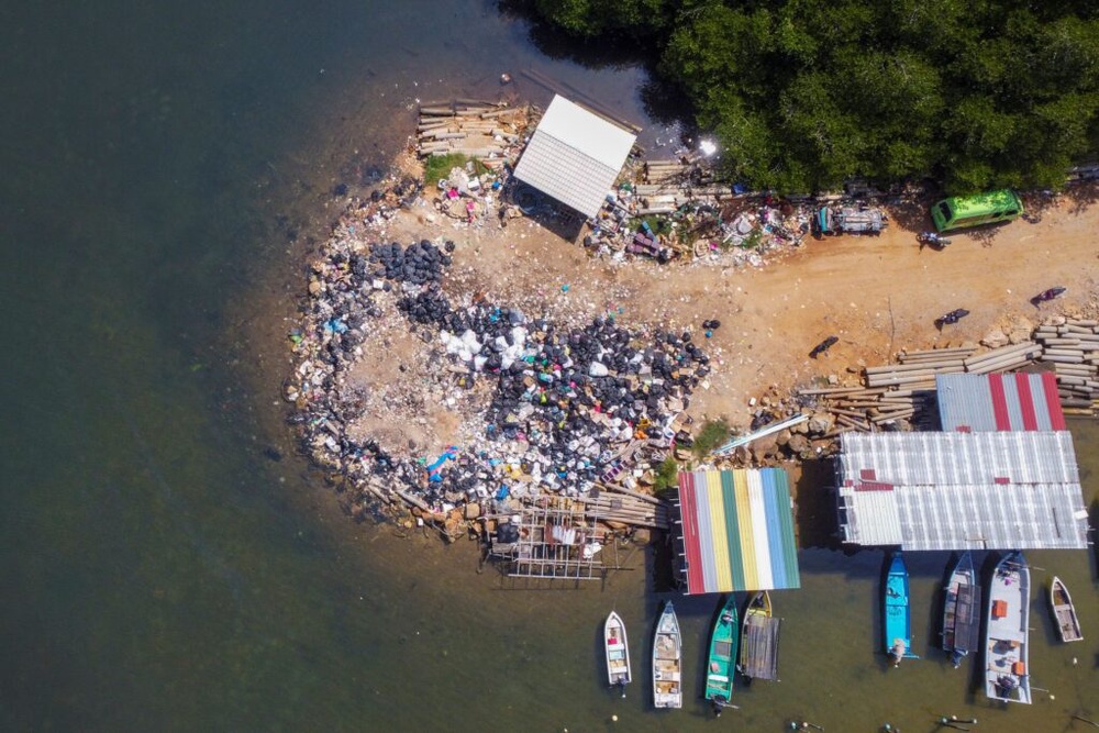 Image from: ‘NERAKA’ SAMPAH DI PULAU PERANGINAN