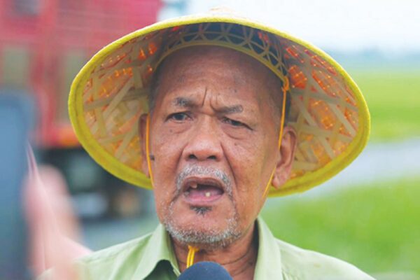 Image from: Baja lewat: Kerajaan bagi wang, petani beli sendiri