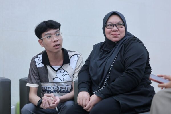 Image from: Detik getir enam ibu jaga anak hidap osteosarkoma