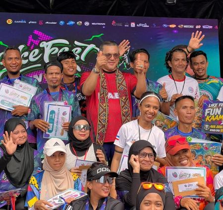 Image from: Nizam dekati belia, santuni masyarakat Tawau tanpa kira fahaman politik