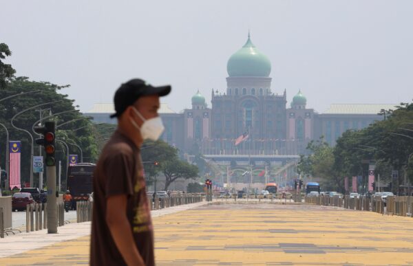 Image from: Ujian baharu ekonomi dan politik Malaysia