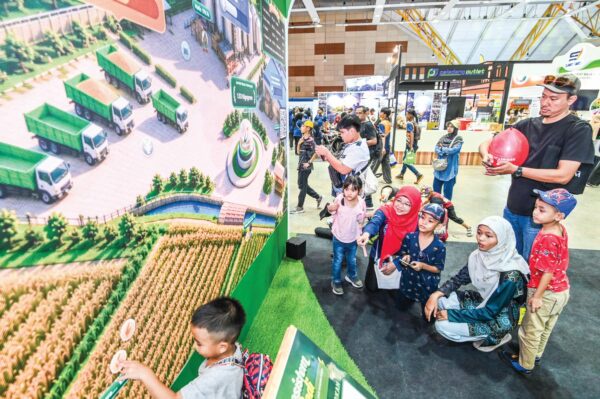 Image from: BERNAS kongsi kisah 32 tahun urus beras negara di MAHA 2026