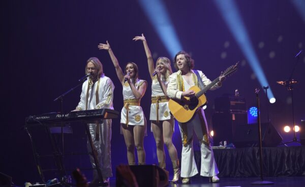 Image from: ABBA bagai ‘hidup’ semula di Zepp KL
