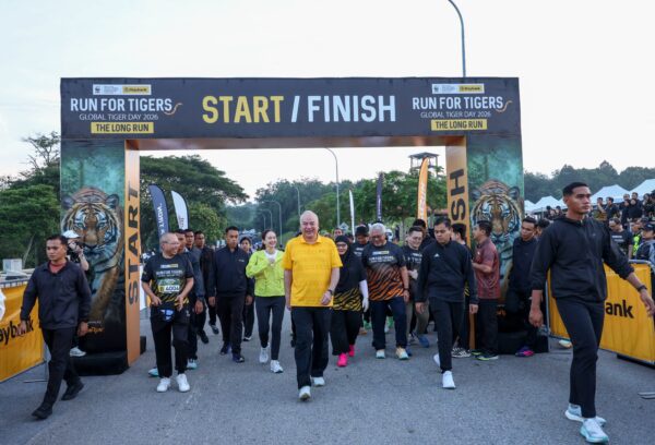 Image from: Sultan Nazrin perkenan pelepasan lebih 4,000 peserta Run for Tigers