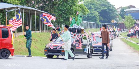 Image from: Kereta berhias semarak merdeka, 2,300 pelajar Politeknik Ungku Omar cetus jiwa patriotik