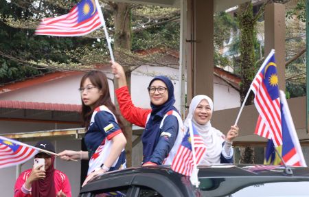 Image from: Kereta berhias semarak merdeka, 2,300 pelajar Politeknik Ungku Omar cetus jiwa patriotik