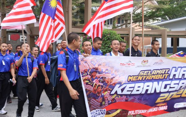 Image from: Kereta berhias semarak merdeka, 2,300 pelajar Politeknik Ungku Omar cetus jiwa patriotik