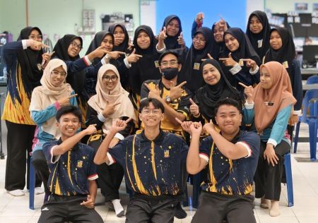 Image from: UUM turun padang laksana CSR bantu pelajar SMK Pedu