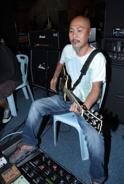 Image from: Tan Sri bayar pemuzik guna ‘cek tendang’ – Aznan Alias