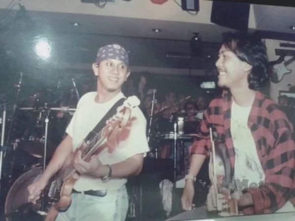 Image from: Tan Sri bayar pemuzik guna ‘cek tendang’ – Aznan Alias