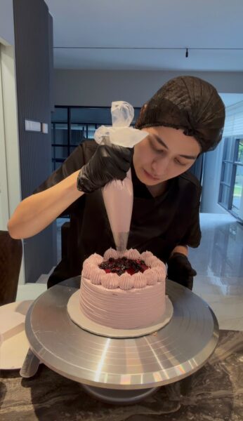 Image from: Belajar ‘baking’ sendiri, kek Shima Anuar kini jadi rebutan