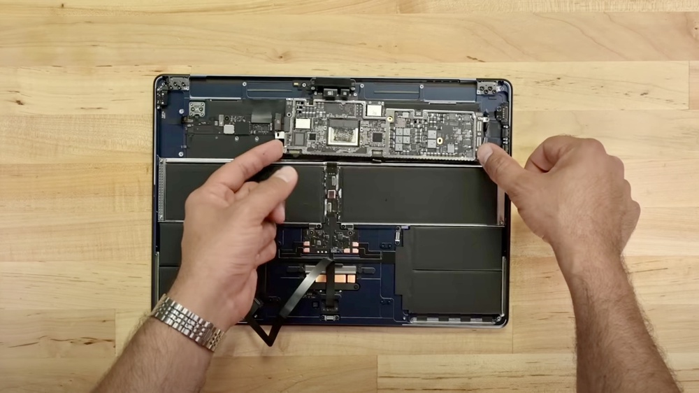 15-inch MacBook Air Teardown Reveals Bigger Battery, Not Much Else [Video]