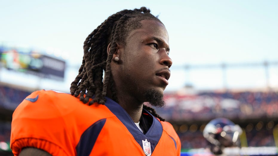 Broncos' Jerry Jeudy carted off field with hamstring injury during