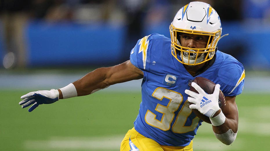 Chargers' Austin Ekeler sets up Zoom with fellow running backs in effort to  combat depleting market: