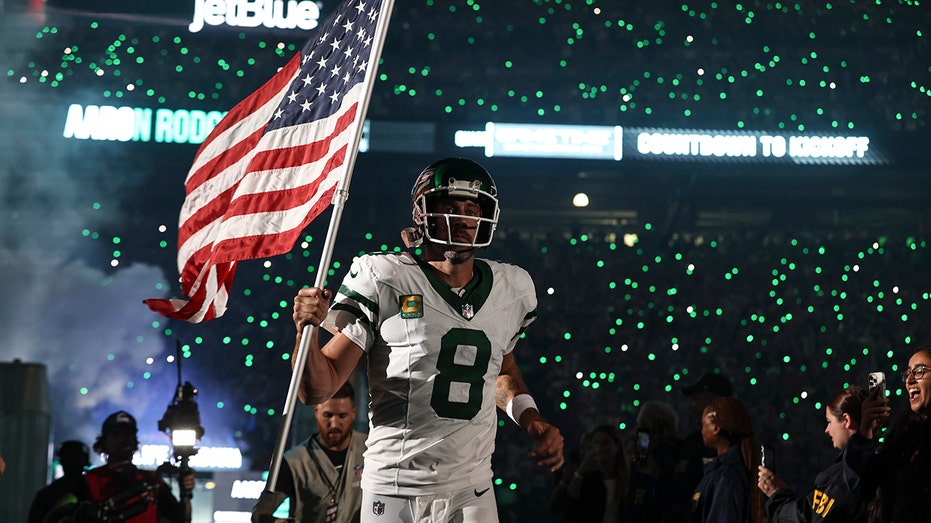 jets-aaron-rodgers-takes-big-step-in-hopeful-return-from-achilles-injury