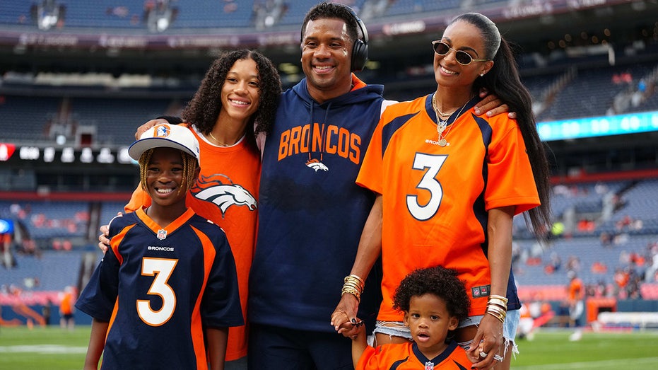 Ciara celebrates Russell Wilson's Giants deal with throwback picture