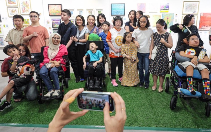 Image from: Hidap SMA, Ainaa Buktikan Seni Tiada Batas