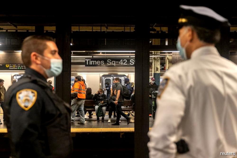 new-york-city-choking-death-revives-debate-over-subway-crime