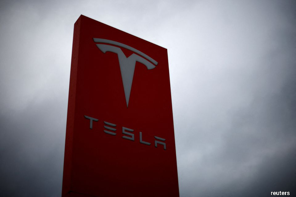 Malfunctioning Tesla Robot Attacked Engineer At Gigafactory In Texas ...