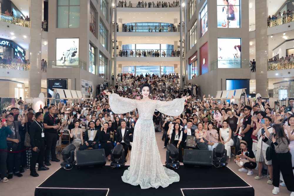 Image from: 范冰冰为《地母》颠覆形象  导演赞演出“101分”