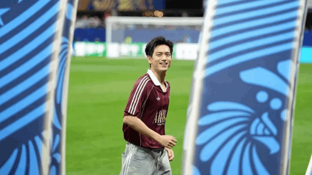 Image from: 【2026世界杯】中国男星李现开球  粉丝熬夜守了个寂寞