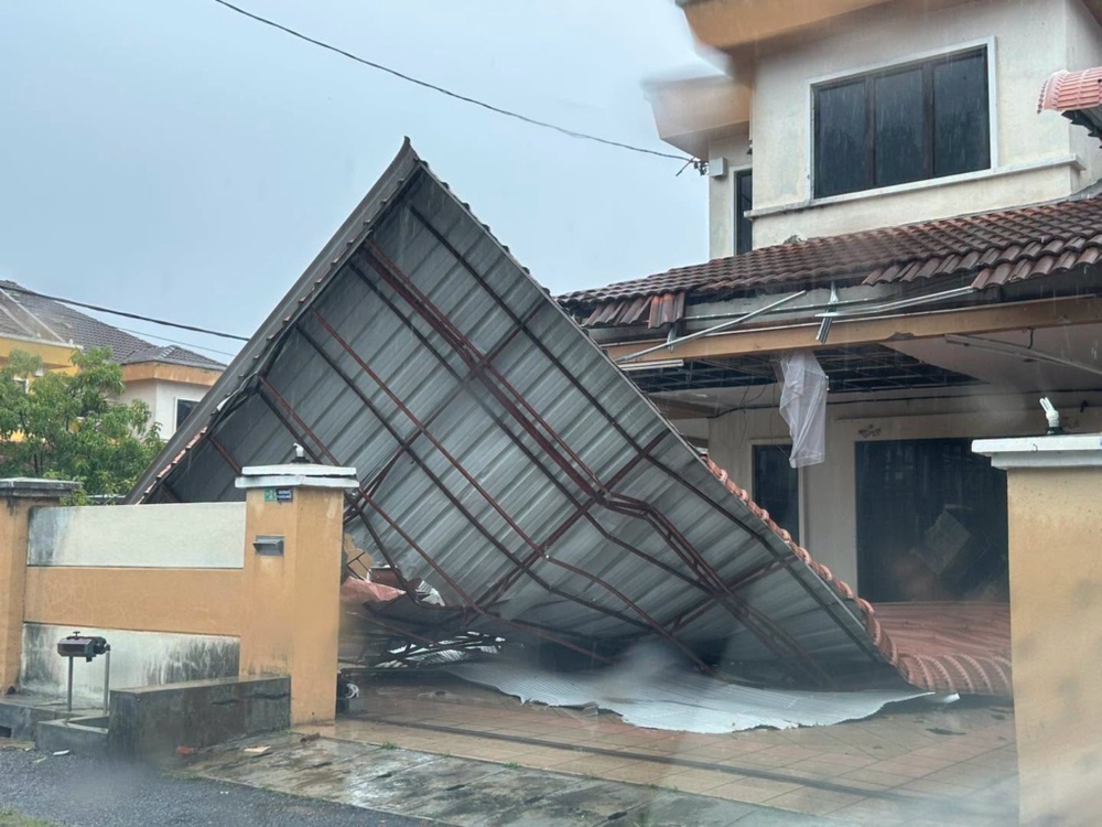 Image from: 巴占狂风过后满目疮痍  灾民抢修家园